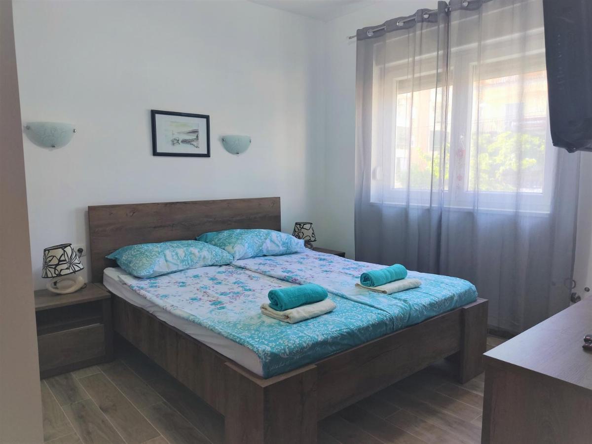 Sunny Attic Apartment With Balcony & Modern City Apartment With Outdoor Area, No Balcony Трогир Екстериор снимка