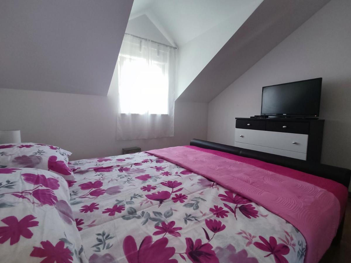 Sunny Attic Apartment With Balcony & Modern City Apartment With Outdoor Area, No Balcony Трогир Екстериор снимка