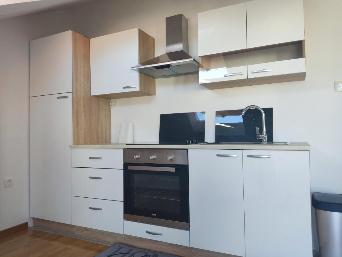 Sunny Attic Apartment With Balcony & Modern City Apartment With Outdoor Area, No Balcony Трогир Екстериор снимка