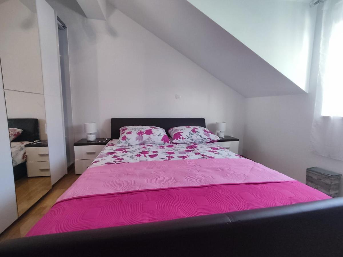 Sunny Attic Apartment With Balcony & Modern City Apartment With Outdoor Area, No Balcony Трогир Екстериор снимка