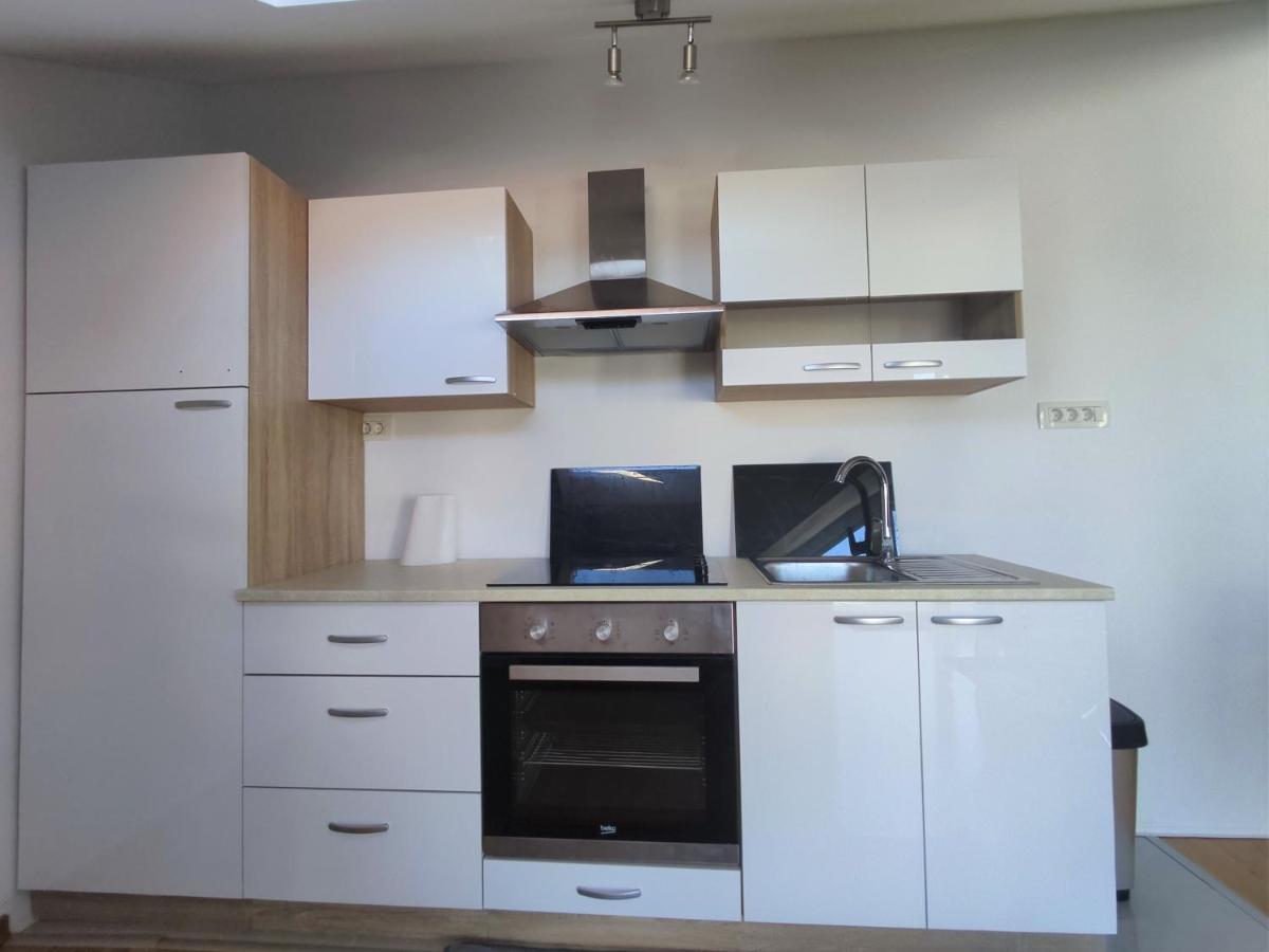 Sunny Attic Apartment With Balcony & Modern City Apartment With Outdoor Area, No Balcony Трогир Екстериор снимка