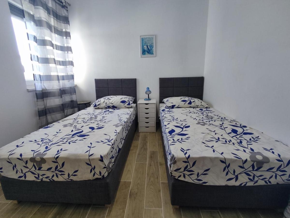 Sunny Attic Apartment With Balcony & Modern City Apartment With Outdoor Area, No Balcony Трогир Екстериор снимка
