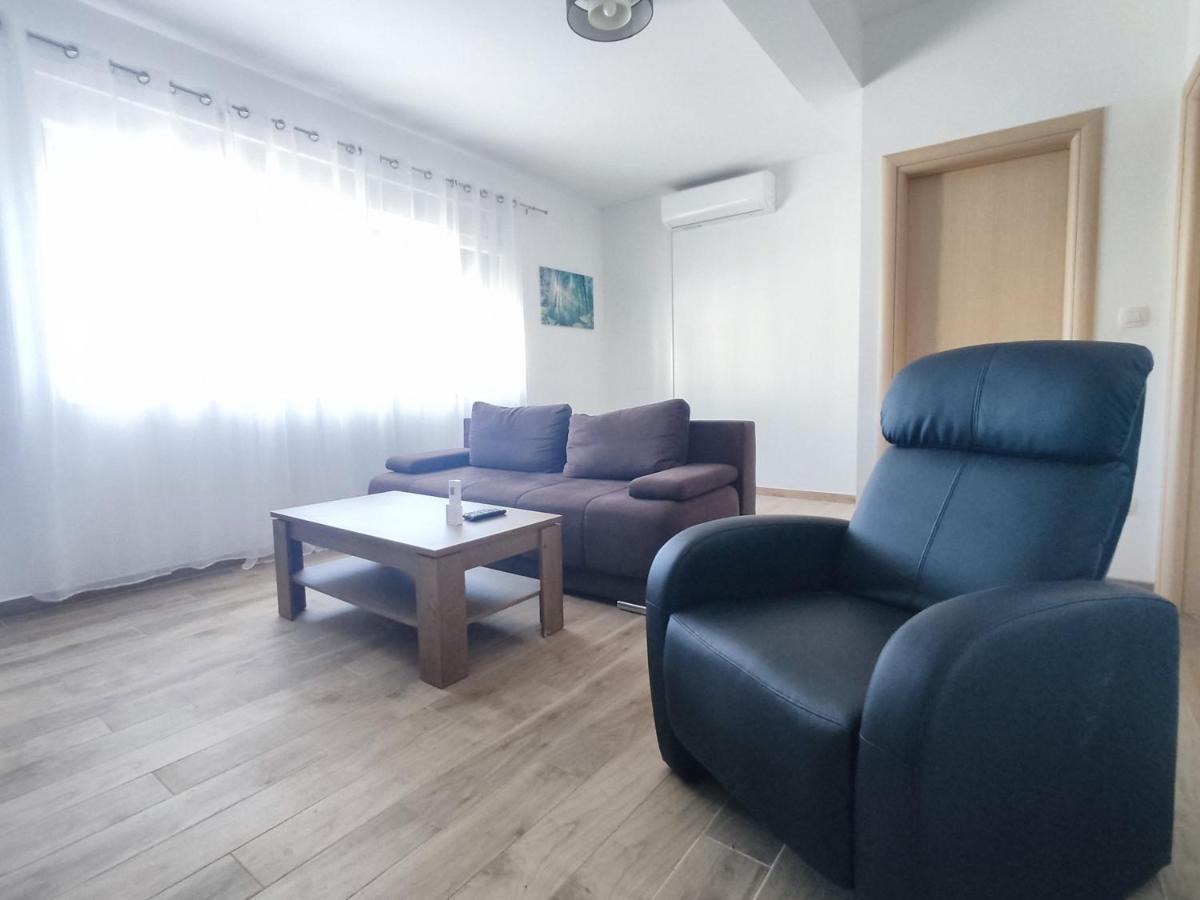 Sunny Attic Apartment With Balcony & Modern City Apartment With Outdoor Area, No Balcony Трогир Екстериор снимка