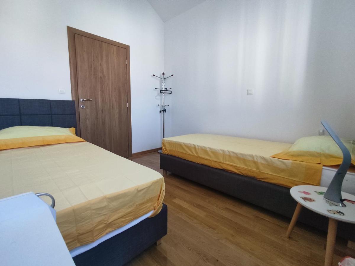 Sunny Attic Apartment With Balcony & Modern City Apartment With Outdoor Area, No Balcony Трогир Екстериор снимка
