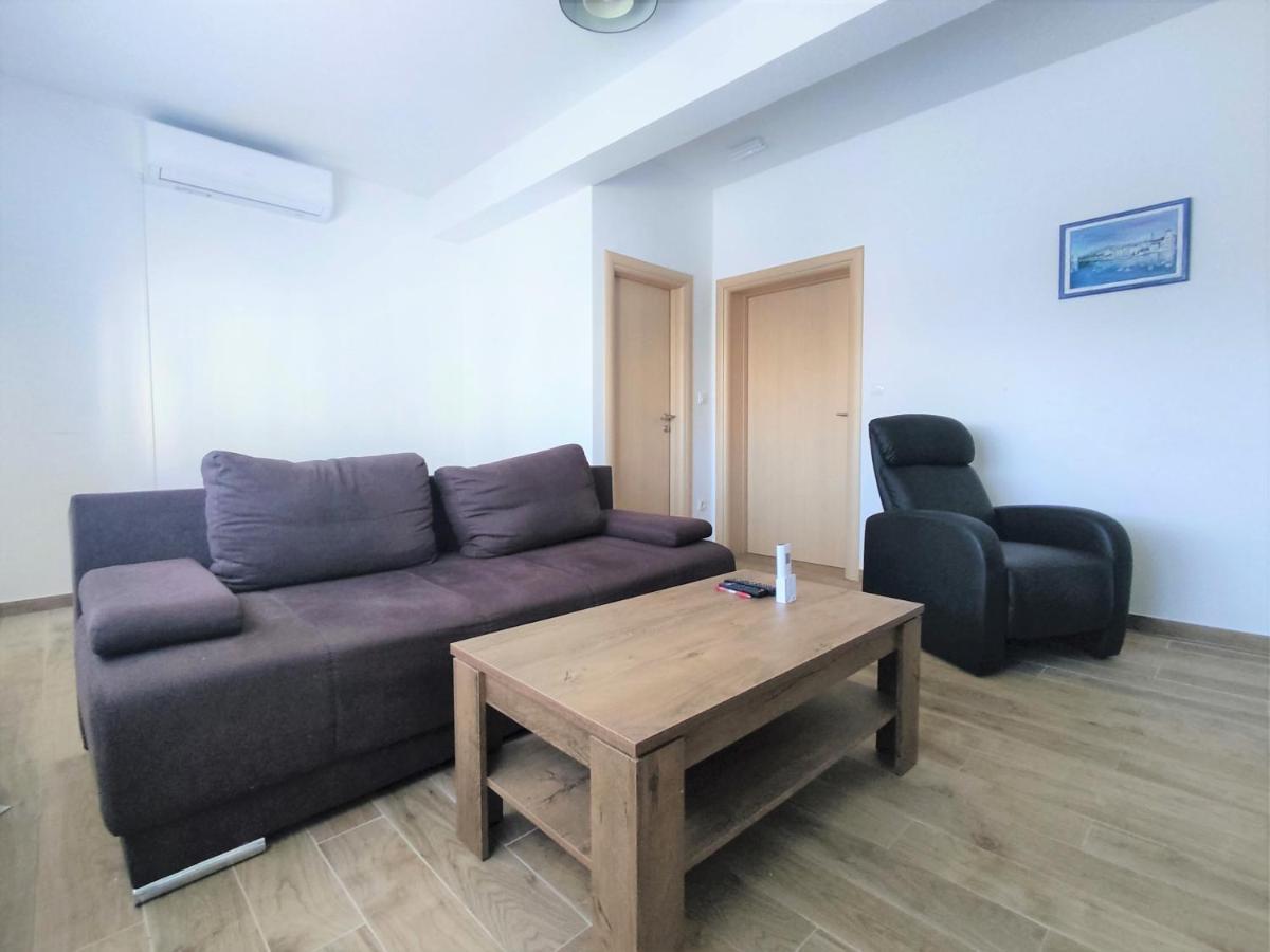 Sunny Attic Apartment With Balcony & Modern City Apartment With Outdoor Area, No Balcony Трогир Екстериор снимка