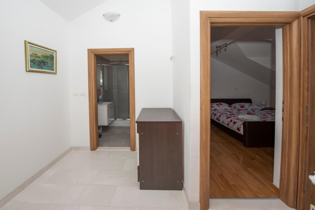 Sunny Attic Apartment With Balcony & Modern City Apartment With Outdoor Area, No Balcony Трогир Екстериор снимка