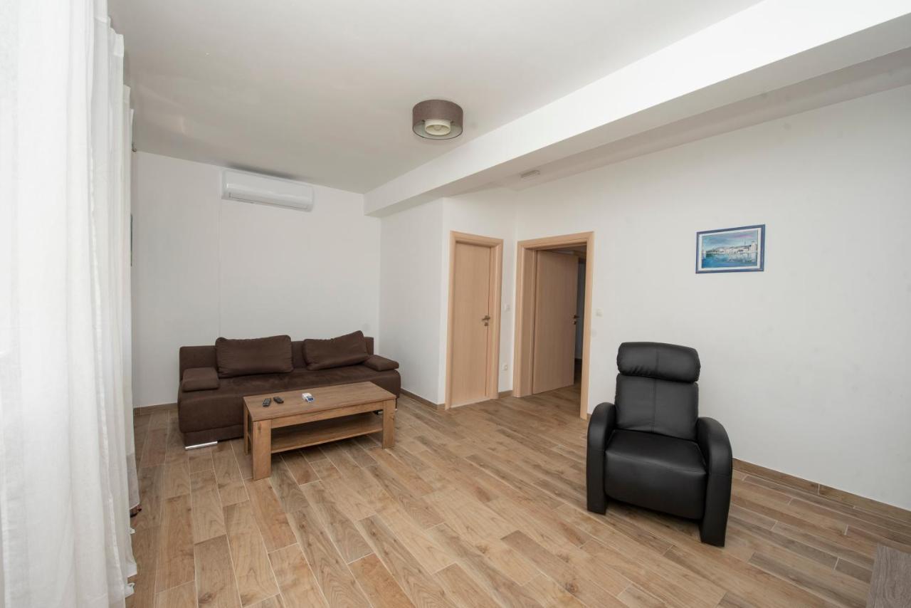 Sunny Attic Apartment With Balcony & Modern City Apartment With Outdoor Area, No Balcony Трогир Екстериор снимка