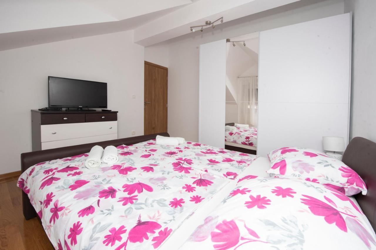 Sunny Attic Apartment With Balcony & Modern City Apartment With Outdoor Area, No Balcony Трогир Екстериор снимка