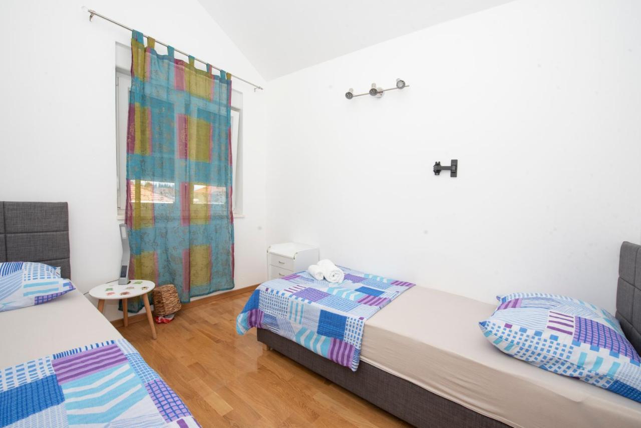 Sunny Attic Apartment With Balcony & Modern City Apartment With Outdoor Area, No Balcony Трогир Екстериор снимка