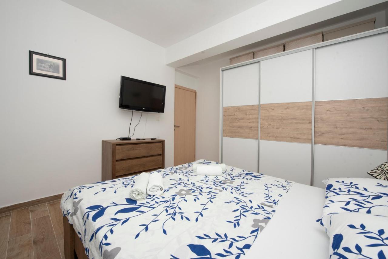 Sunny Attic Apartment With Balcony & Modern City Apartment With Outdoor Area, No Balcony Трогир Екстериор снимка
