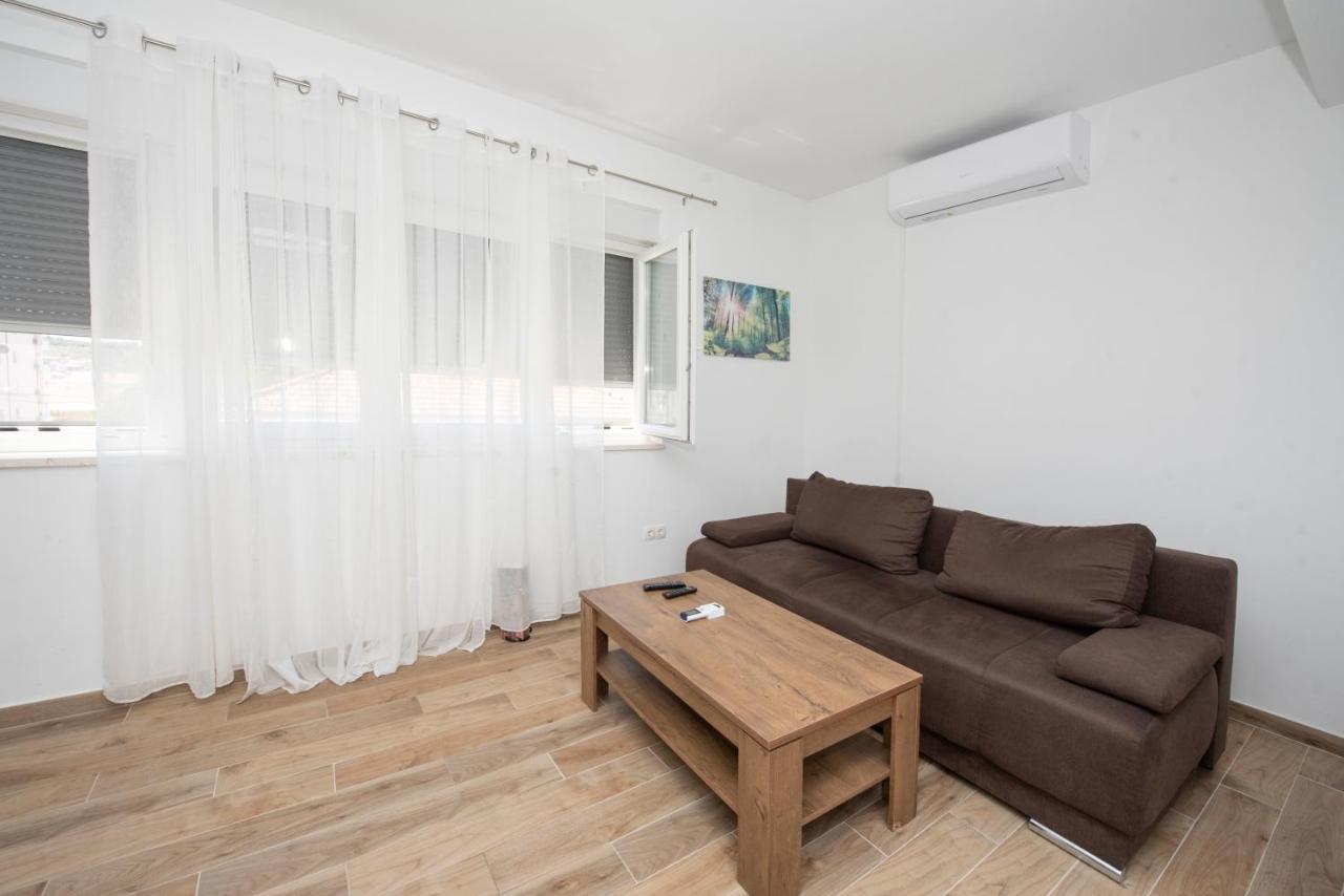 Sunny Attic Apartment With Balcony & Modern City Apartment With Outdoor Area, No Balcony Трогир Екстериор снимка