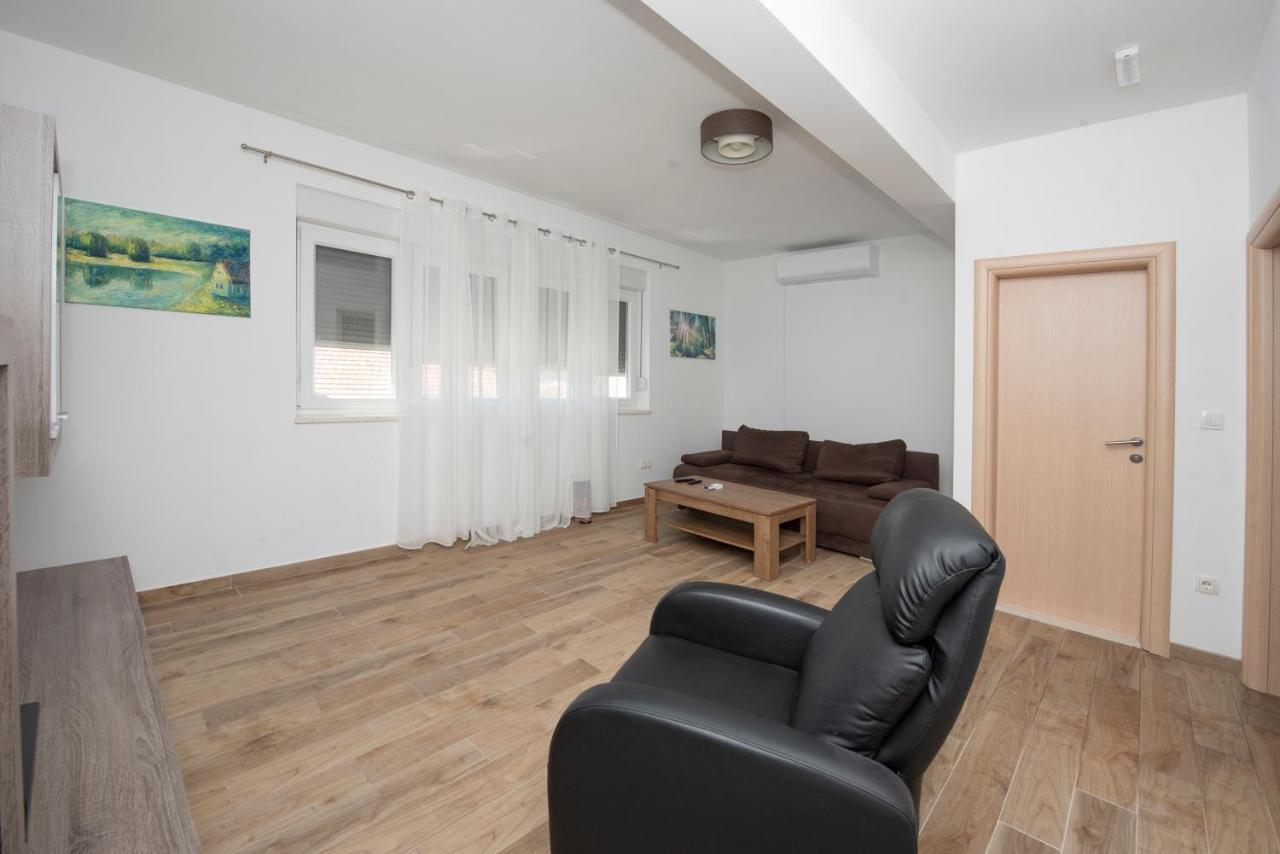 Sunny Attic Apartment With Balcony & Modern City Apartment With Outdoor Area, No Balcony Трогир Екстериор снимка