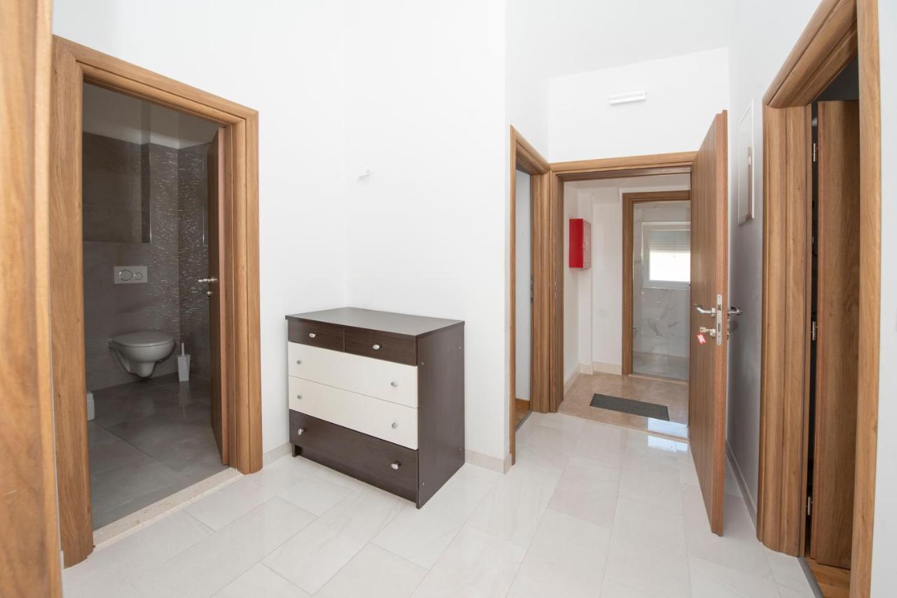 Sunny Attic Apartment With Balcony & Modern City Apartment With Outdoor Area, No Balcony Трогир Екстериор снимка