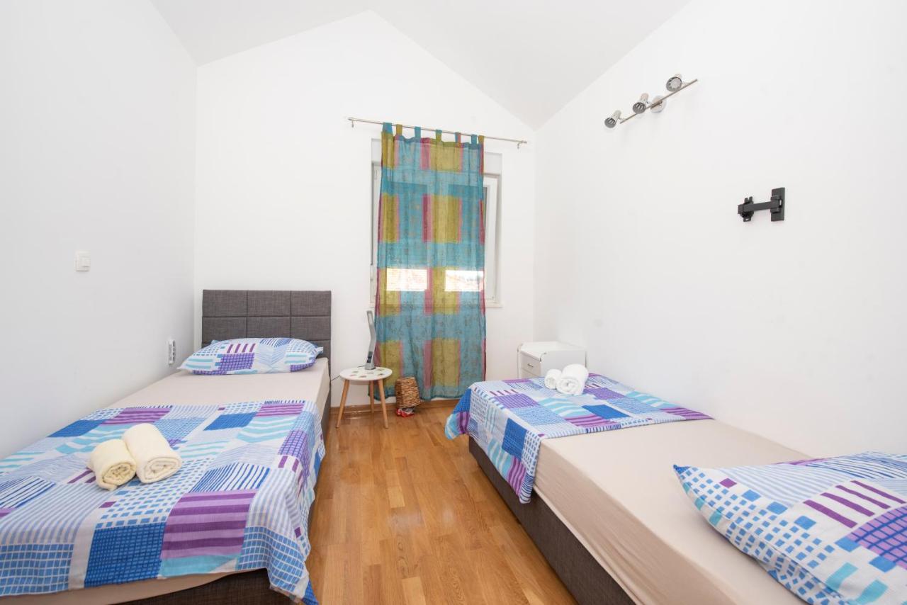 Sunny Attic Apartment With Balcony & Modern City Apartment With Outdoor Area, No Balcony Трогир Екстериор снимка
