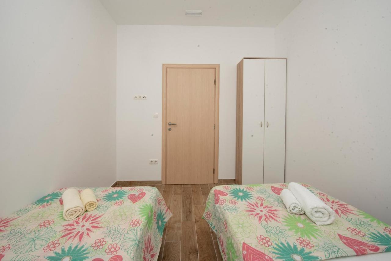 Sunny Attic Apartment With Balcony & Modern City Apartment With Outdoor Area, No Balcony Трогир Екстериор снимка