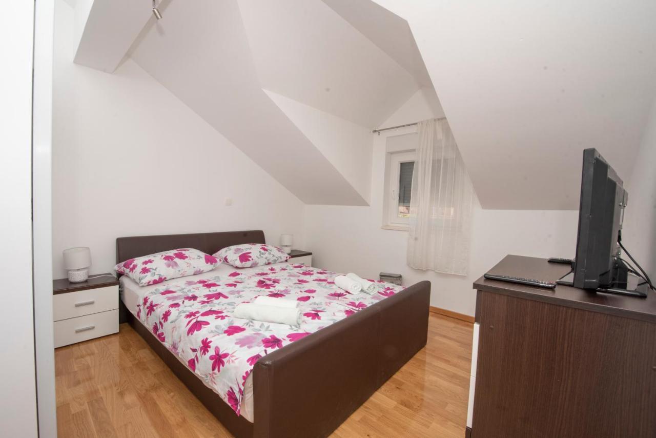 Sunny Attic Apartment With Balcony & Modern City Apartment With Outdoor Area, No Balcony Трогир Екстериор снимка